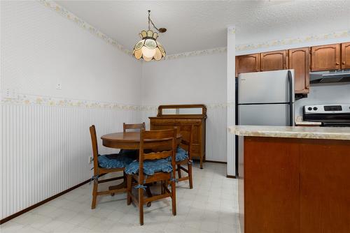 417B Alpine Crescent, Kimberley, BC - Indoor Photo Showing Kitchen