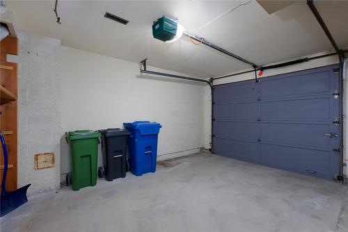 417B Alpine Crescent, Kimberley, BC - Indoor Photo Showing Garage