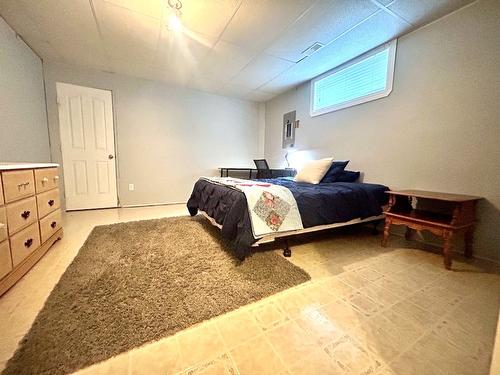 373 Oriole Way, Barriere, BC - Indoor Photo Showing Bedroom