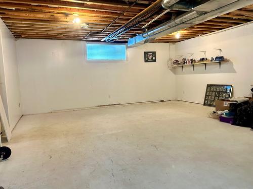 373 Oriole Way, Barriere, BC - Indoor Photo Showing Basement