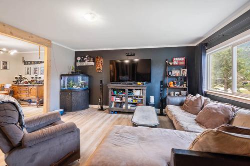 272 Guru Nanak Place, Clearwater, BC - Indoor Photo Showing Living Room