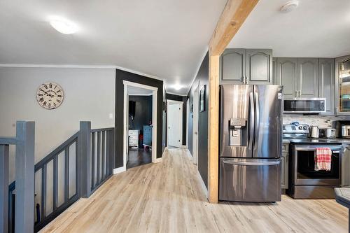 272 Guru Nanak Place, Clearwater, BC - Indoor Photo Showing Kitchen