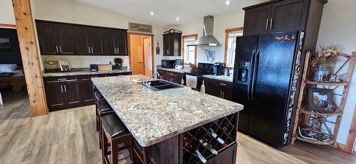 1796 Meadowbrook Settlement Road, Kimberley, BC - Indoor Photo Showing Kitchen With Double Sink