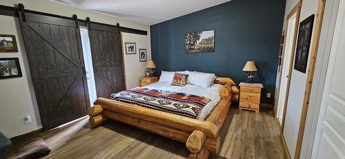 1796 Meadowbrook Settlement Road, Kimberley, BC - Indoor Photo Showing Bedroom