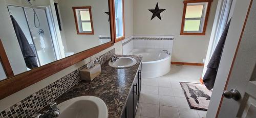 1796 Meadowbrook Settlement Road, Kimberley, BC - Indoor Photo Showing Bathroom