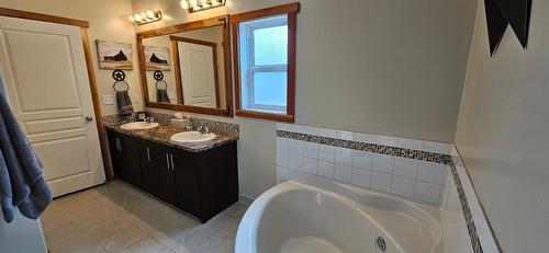 1796 Meadowbrook Settlement Road, Kimberley, BC - Indoor Photo Showing Bathroom