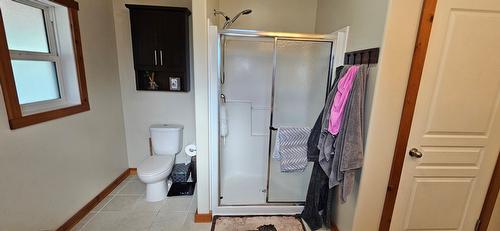 1796 Meadowbrook Settlement Road, Kimberley, BC - Indoor Photo Showing Bathroom