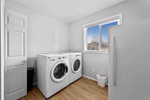 319 Brooke Drive, Chase, BC - Indoor Photo Showing Laundry Room