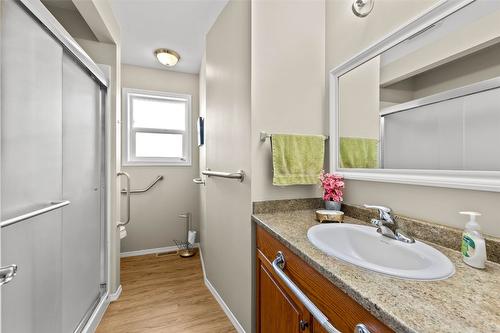 319 Brooke Drive, Chase, BC - Indoor Photo Showing Bathroom