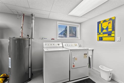 319 Brooke Drive, Chase, BC - Indoor Photo Showing Laundry Room