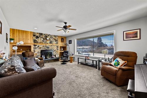 319 Brooke Drive, Chase, BC - Indoor Photo Showing Living Room With Fireplace