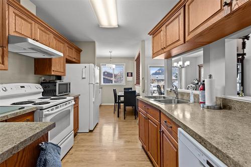 319 Brooke Drive, Chase, BC - Indoor Photo Showing Kitchen With Double Sink