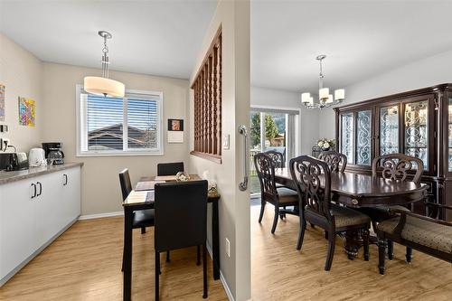 319 Brooke Drive, Chase, BC - Indoor Photo Showing Dining Room