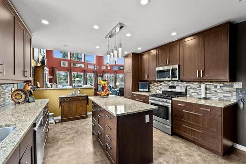 2-4436 Meadow Creek Road, Kamloops, BC - Indoor Photo Showing Kitchen With Upgraded Kitchen