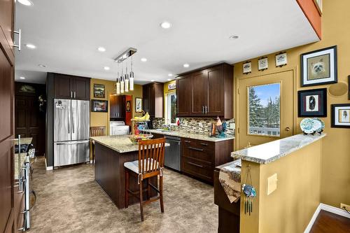 2-4436 Meadow Creek Road, Kamloops, BC - Indoor Photo Showing Kitchen With Upgraded Kitchen