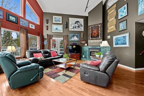 2-4436 Meadow Creek Road, Kamloops, BC - Indoor Photo Showing Living Room With Fireplace