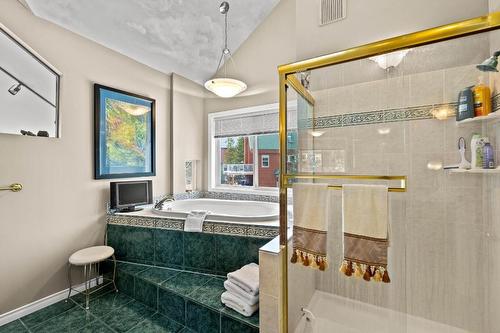 2-4436 Meadow Creek Road, Kamloops, BC - Indoor Photo Showing Bathroom