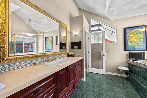 2-4436 Meadow Creek Road, Kamloops, BC - Indoor Photo Showing Bathroom