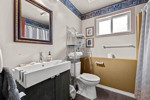 2-4436 Meadow Creek Road, Kamloops, BC - Indoor Photo Showing Bathroom