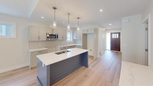 B-351 Legacy Lookout, Cranbrook, BC - Indoor Photo Showing Kitchen With Upgraded Kitchen