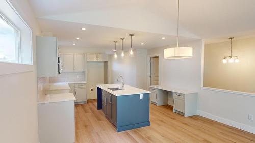 B-351 Legacy Lookout, Cranbrook, BC - Indoor Photo Showing Kitchen With Upgraded Kitchen