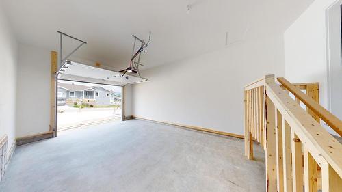 B-351 Legacy Lookout, Cranbrook, BC - Indoor Photo Showing Other Room