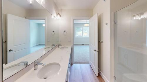 B-351 Legacy Lookout, Cranbrook, BC - Indoor Photo Showing Bathroom