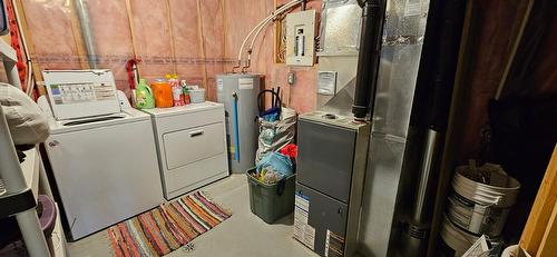 202 Forest Crowne Close, Kimberley, BC - Indoor Photo Showing Laundry Room