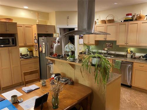 7-912 Slocan Street, Slocan, BC - Indoor Photo Showing Kitchen