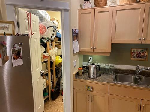 7-912 Slocan Street, Slocan, BC - Indoor Photo Showing Kitchen With Double Sink