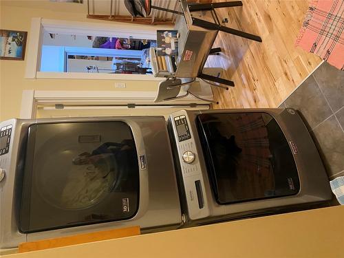 7-912 Slocan Street, Slocan, BC - Indoor Photo Showing Laundry Room