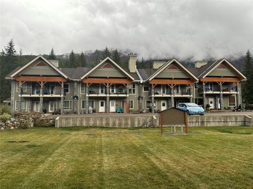 7-912 Slocan Street, Slocan, BC - Outdoor With Facade