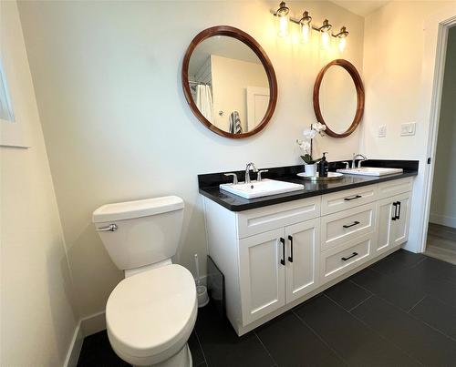 600 17Th Avenue, Cranbrook, BC - Indoor Photo Showing Bathroom