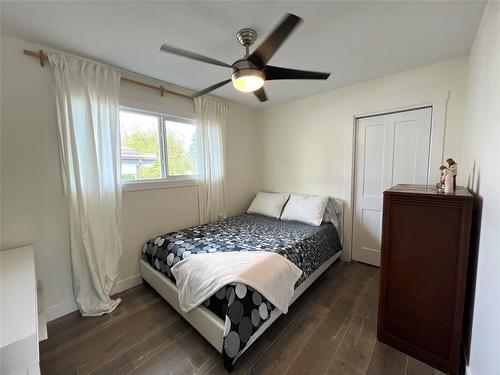 600 17Th Avenue, Cranbrook, BC - Indoor Photo Showing Bedroom