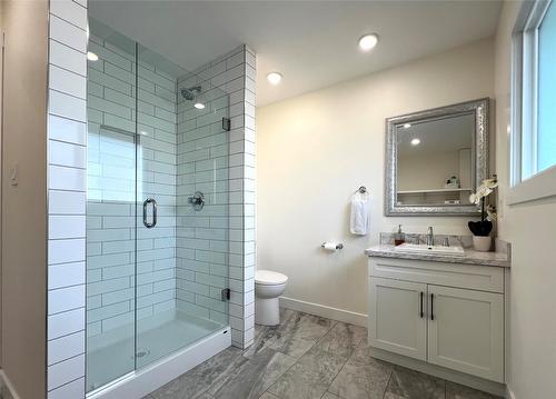 600 17Th Avenue, Cranbrook, BC - Indoor Photo Showing Bathroom