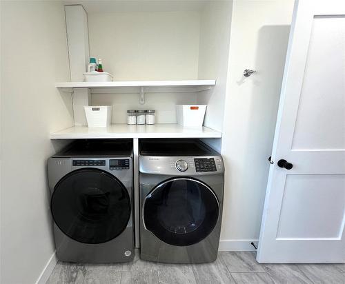 600 17Th Avenue, Cranbrook, BC - Indoor Photo Showing Laundry Room