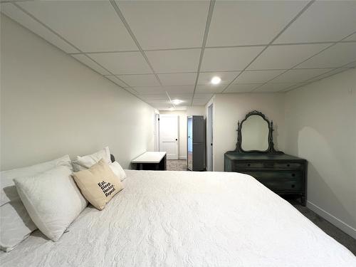 600 17Th Avenue, Cranbrook, BC - Indoor Photo Showing Bedroom