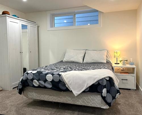 600 17Th Avenue, Cranbrook, BC - Indoor Photo Showing Bedroom