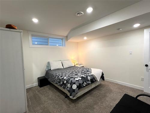 600 17Th Avenue, Cranbrook, BC - Indoor Photo Showing Bedroom