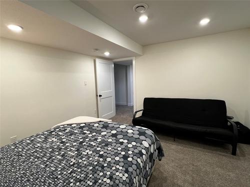 600 17Th Avenue, Cranbrook, BC - Indoor Photo Showing Bedroom