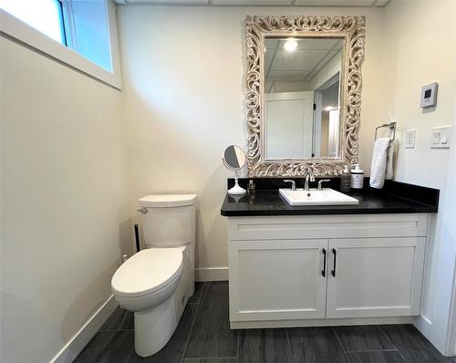 600 17Th Avenue, Cranbrook, BC - Indoor Photo Showing Bathroom