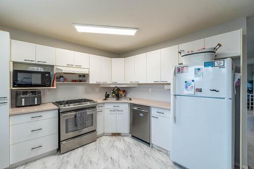 16-2655 Westsyde Road, Kamloops, BC - Indoor Photo Showing Kitchen