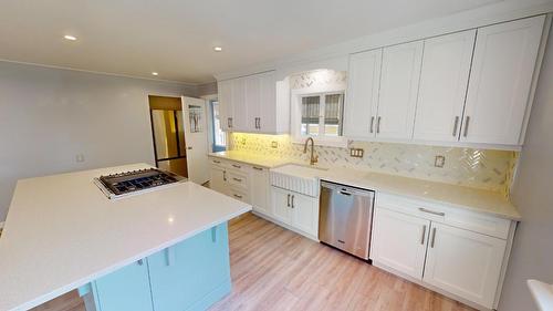 871 305Th Street, Kimberley, BC - Indoor Photo Showing Kitchen