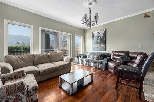 1973 Tranquille Road, Kamloops, BC - Indoor Photo Showing Living Room