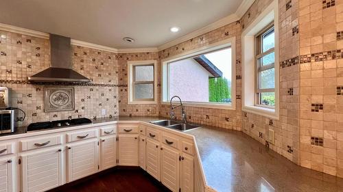 1973 Tranquille Road, Kamloops, BC - Indoor Photo Showing Kitchen With Double Sink