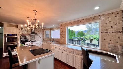 1973 Tranquille Road, Kamloops, BC - Indoor Photo Showing Kitchen With Upgraded Kitchen