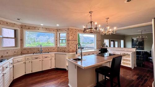 1973 Tranquille Road, Kamloops, BC - Indoor Photo Showing Kitchen With Double Sink