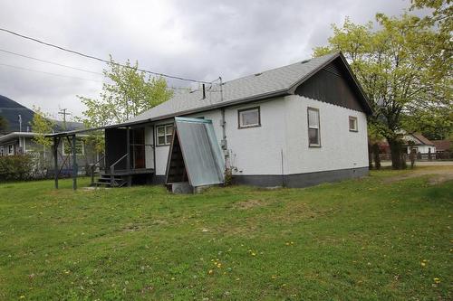 312 6Th Avenue, Nakusp, BC - Outdoor With Exterior