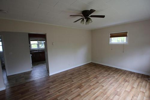 312 6Th Avenue, Nakusp, BC - Indoor Photo Showing Other Room