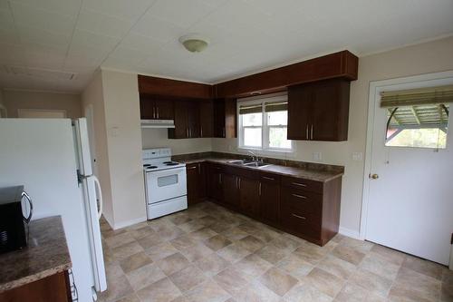 312 6Th Avenue, Nakusp, BC - Indoor Photo Showing Kitchen With Double Sink